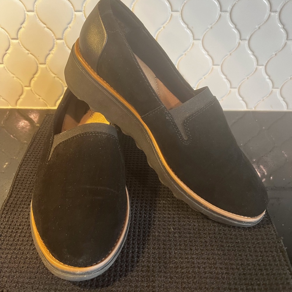 Ultra comfy. Clarks 7WW, black faux suede loafer